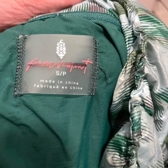 NWT Free People Movement Scrunchy Glossy Pippa Packable Puffer Jacket Green - Picture 13 of 16